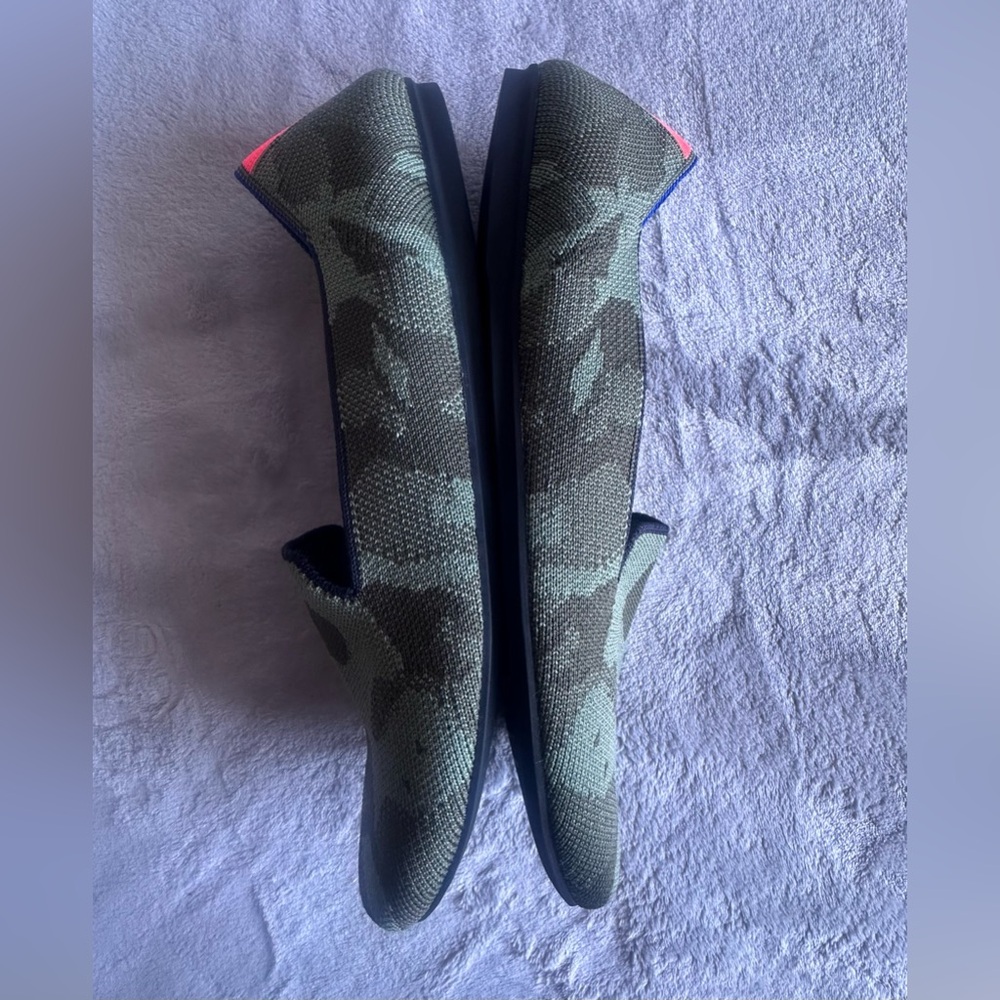 Rothys Camo Loafers Womens 9.5
Green Flats Round Toe Slip On. - Picture 2 of 12